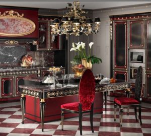 Красно-черная кухня с золотой патиной